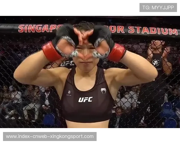 UFC女拳手赛后猛击，拳套飞出屏幕的瞬间燃爆全场！